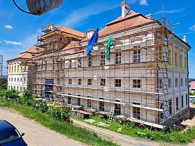 Jižní fasáda - digitalizace rekonstrukce památky, zdroj: Zámek Týnec (23/25)
